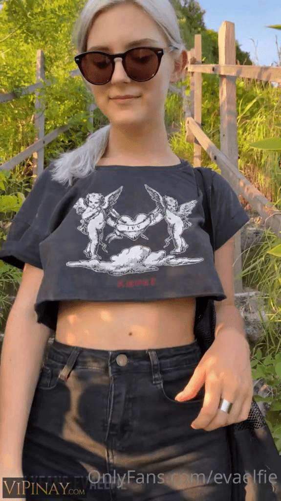 Eva Elfie Flashing Tits Outdoors OnlyFans Video Leaked 1