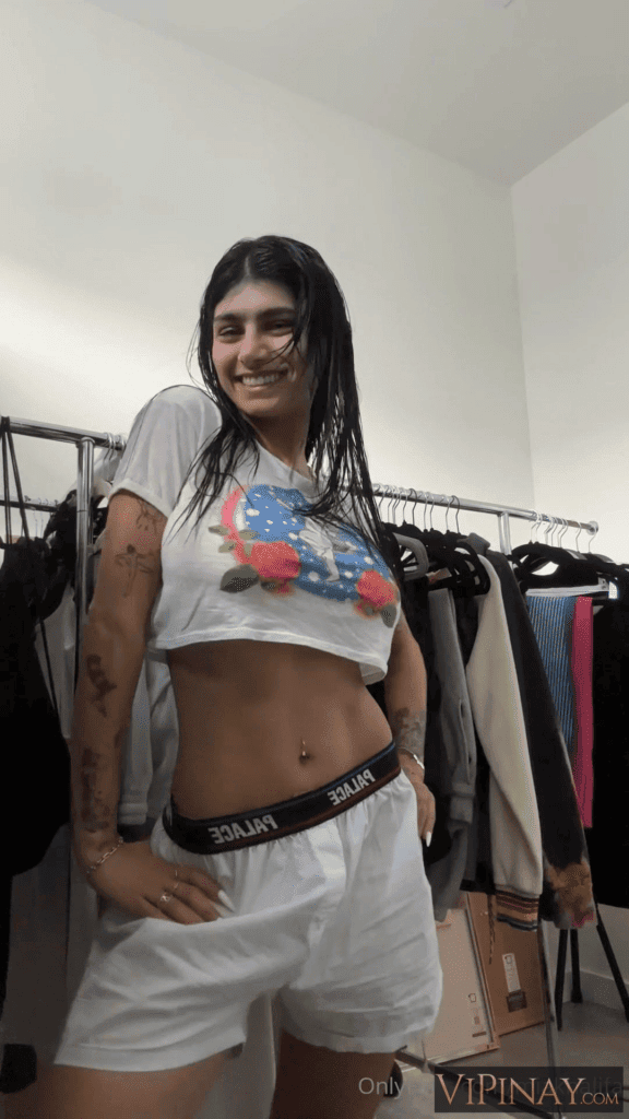 Mia Khalifa Nude Dressing After Shower OnlyFans Video 10