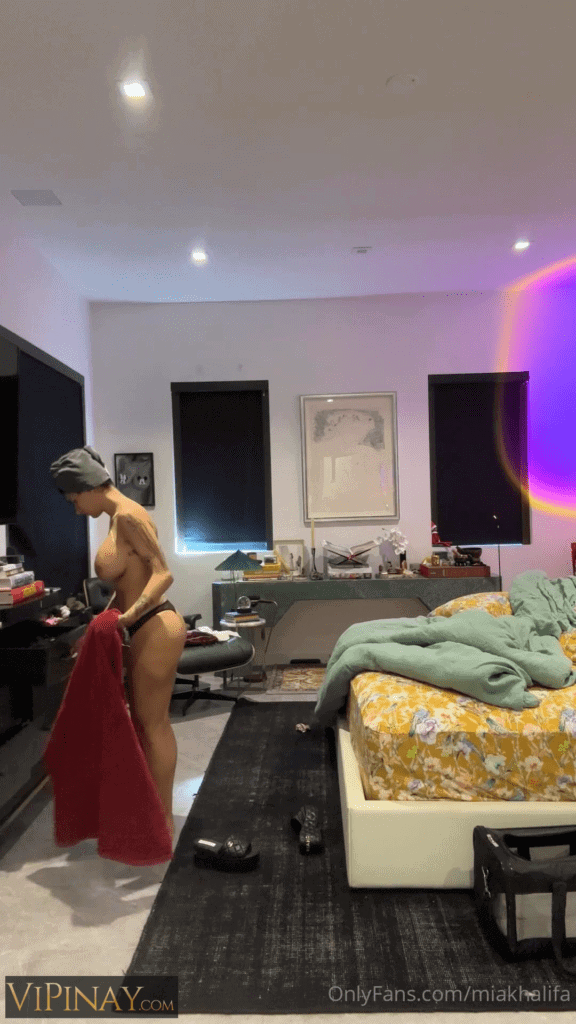 Mia Khalifa Nude Dressing After Shower OnlyFans Video 12