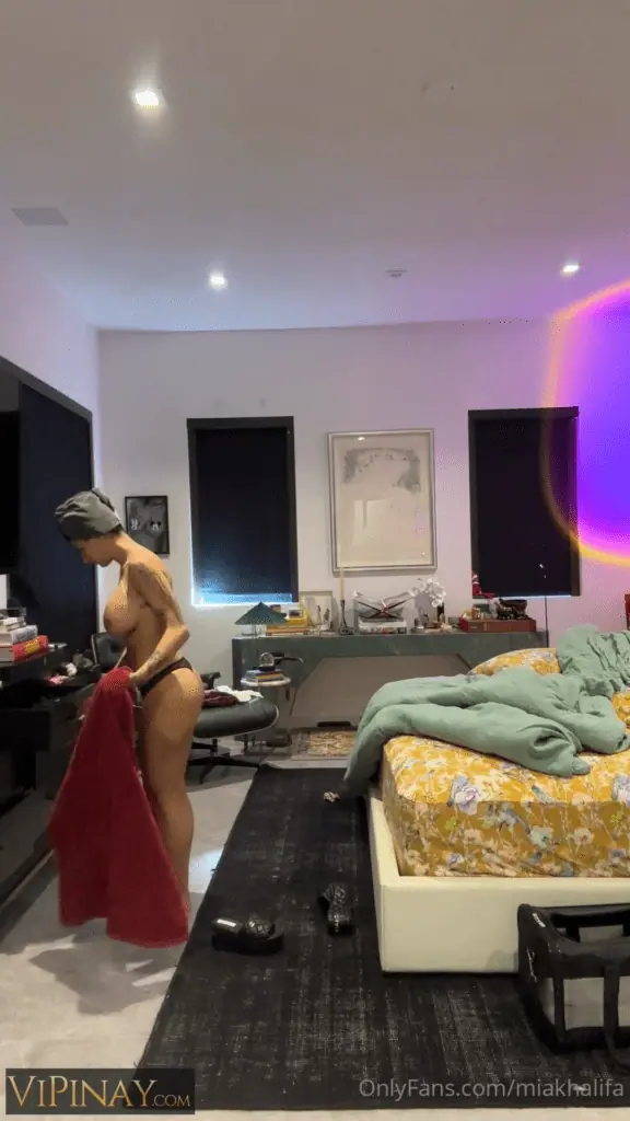 Mia Khalifa Nude Dressing After Shower OnlyFans Video 12