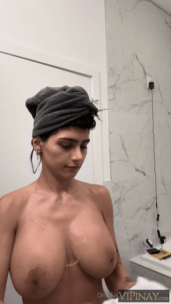 Mia Khalifa Nude Dressing After Shower OnlyFans Video 16