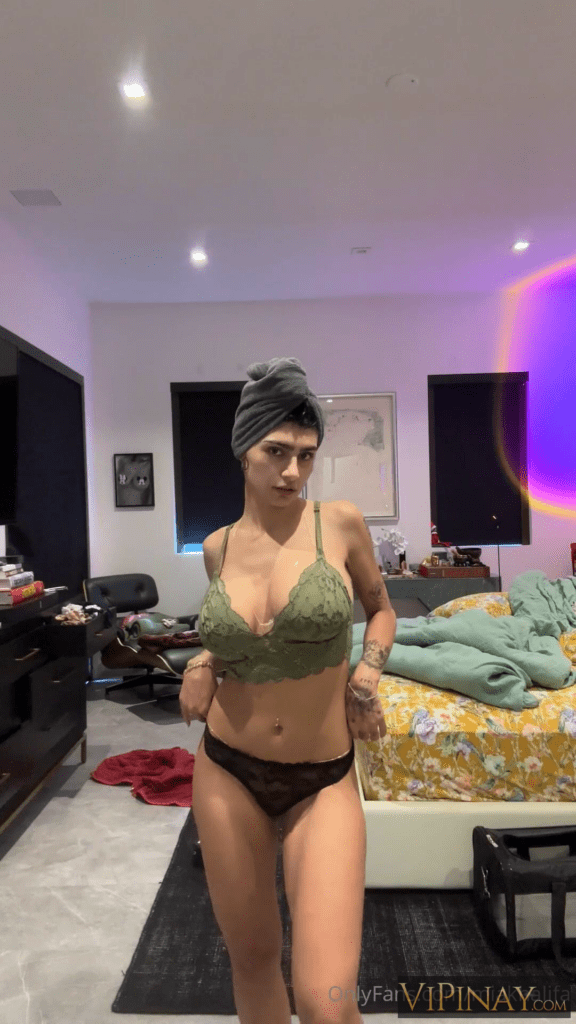 Mia Khalifa Nude Dressing After Shower OnlyFans Video 3