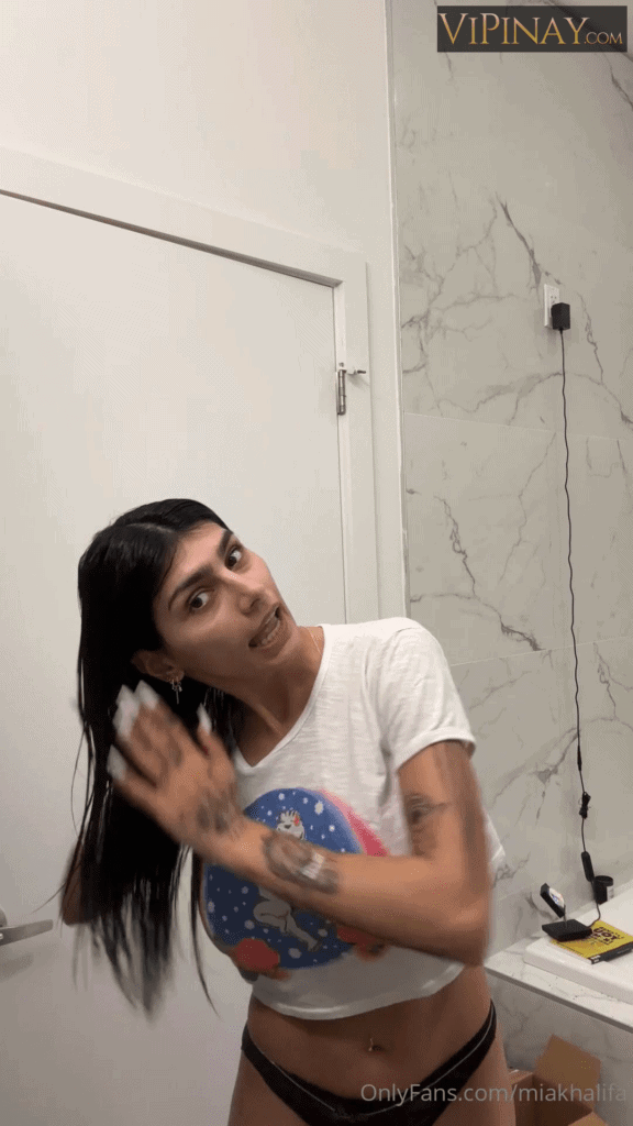 Mia Khalifa Nude Dressing After Shower OnlyFans Video 8